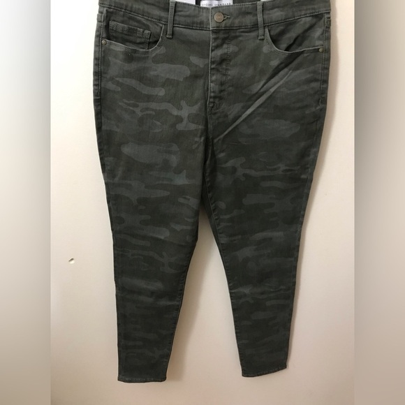 NEW Social Standard by Sanctuary Women Cotton High Rise Camo Skinny Jean Size 10 - Picture 2 of 14